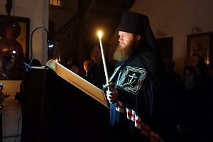 Епископ Савва совершил Великое повечерие в Богородице-Рождественском монастыре