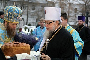 Митрополит Варшавский и всея Польши Савва отслужил Литургию в Новоспасском монастыре