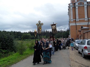 В Зосимовой пустыни состоялся крестный ход в память прославления   преподобного Зосимы (Верховского) в лике святых