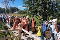 В Архангельской епархии прошел крестный ход по местам захоронений жертв репрессий, который возглавил наместник Сийской обители 