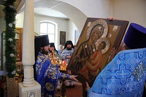 В Спасо-Преображенском монастыре г. Рославля молитвенно почтили Тихвинский образ Божией Матери