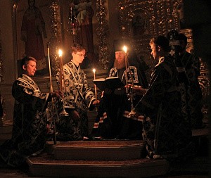 Епископ Савва отслужил повечерие с чтением Покаянного канона  в Кресто-Воздвиженском Иерусалимском монастыре