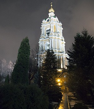 В Новоспасском монастыре совершена Литургия в храме Святителя Николая