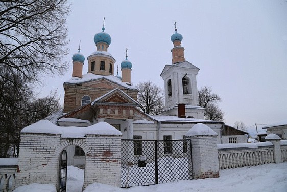 Храм Покрова Божией Матери подворья Успенского  Иосифо-Волоцкого монастыря