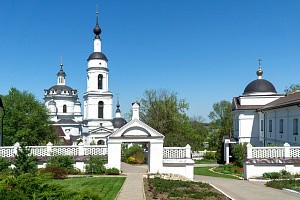 Свято-Никольский Черноостровский монастырь Малоярославца осуществляет раздачу продуктовых наборов нуждающимся семьям