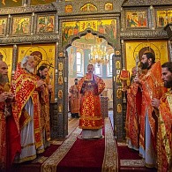 В день памяти великомученика Никиты епископ Переславский Феоктист совершил Литургию в Никитском мужском монастыре