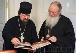 Настоятель Ново-Валаамского монастыря с братией  посетил Валаамский монастырь