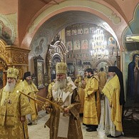Председатель Синодального отдела по монастырям и монашеству совершил Литургию в Высоцком ставропигиальном монастыре