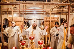 Епископ Парамон отслужил Литургию  на подворье Донского монастыря в пос. Зеленоградском