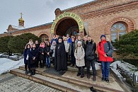 Студенты кафедры теологии ДВФУ посетили мужской монастырь Серафима Саровского на острове Русский