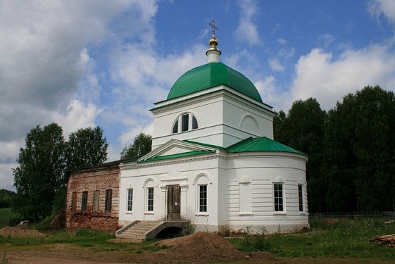 Подворье Слободского Христорождественского женского монастыря в селе Холуново