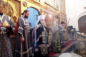 Митрополит Исидор отслужил вечерню с чином пассии в монастыре в честь Иконы Божией Матери «Всецарица» г. Краснодара