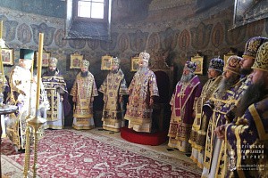 Блаженнейший митрополит Онуфрий в Неделю 4-ю Великого поста совершил Литургию в Киево-Печерской лавре