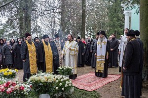 Архиепископ Феогност совершил панихиду по настоятельнице Иоанновского монастыря г. Санкт-Петербурга