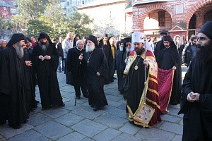 В праздник Сретения Господня митрополит Волоколамский Иларион совершил Божественную литургию в афонском монастыре Ватопед