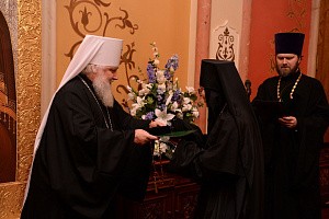 Митрополит Арсений вручил Патриаршие награды игуменам и игумениям ставропигиальных монастырей