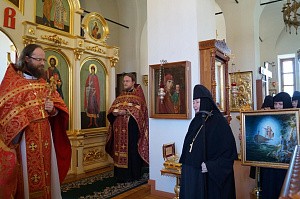 В праздник Преполовения Пятидесятницы в Аносином монастыре  совершили молебен и крестный ход