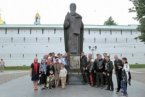 Крестный ход со старинной иконой «Благословение детей» посетил Свято-Троицкую Сергиеву лавру