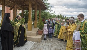 В Троицком Белопесоцком монастыре встретили престольный праздник