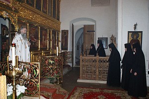 Владыка Феогност совершил Литургию в Богородице-Рождественском монастыре