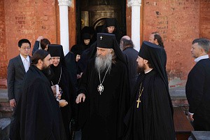 Архиепископ Сергиево-Посадский Феогност совершил Литургию  в Высоко-Петровском монастыре