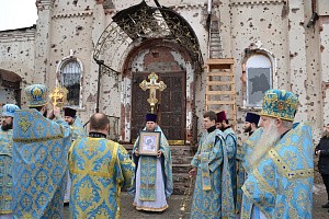 Иверский монастырь г. Донецка отметил престольный праздник под артиллерийскую канонаду