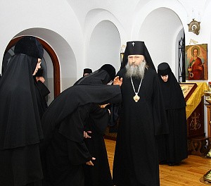 Архиепископ Сергиево-Посадский Феогност совершил Литургию  в Стефано-Махрищском монастыре