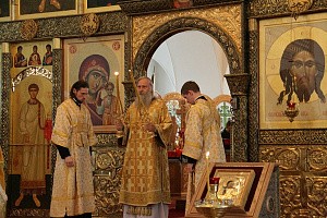 Архиепископ Феогност возглавил Литургию в Казанской Амвросиевской пустыни Шамордино