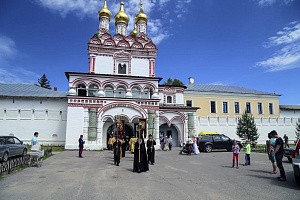 В Иосифо-Волоцком монастыре совершили  крестный ход во Всехсвятский скит