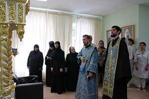 В медицинском центре при Воскресенском Новодевичьем монастыре г. Санкт-Петербурга прошел молебен