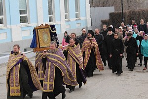 В Вознесенском монастыре г. Сызрани встретили чудотворную мироточивую икону Божией Матери «Умиление»