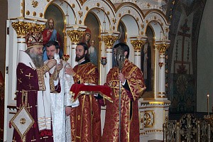 «Варвару святую почтим...» Архиепископ Феогност совершил Божественную литургию  в Богородице-Рождественском монастыре
