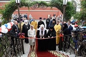 Предстоятель Русской Церкви освятил гостиницу для паломников Покровского женского монастыря г. Москвы