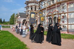 В Свято-Троицком Александро-Невском монастыре в Акатове  состоялся престольный праздник