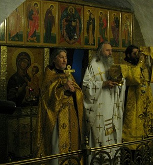 Архиепископ Феогност посетил Николо-Вяжищский монастырь и совершил в нем Литургию