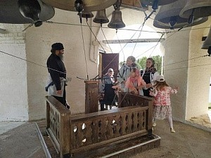 Насельник Антониево-Сийского монастыря Архангельской епархии познакомил особых детей с обителью 