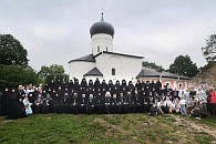 В Снетогорском женском монастыре Пскова прошли торжества в честь 30-летия возрождения монашеской жизни