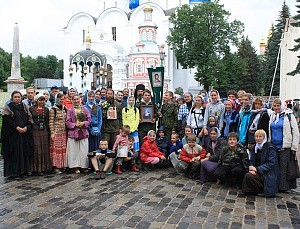 Учащиеся Воскресной школы при Новоспасском монастыре совершили пешее паломничество в Троице-Сергиеву лавру