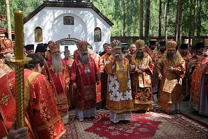 Сонм архиереев отслужил Литургию в монастыре во имя Новомучеников и исповедников Церкви Русской г. Алапаевска