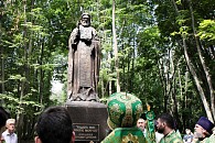 В престольный праздник Серафимо-Саровского монастыря Борисоглебской епархии в обители был освящен памятник преподобному Серафиму
