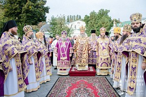 В праздник Воздвижения Креста Господня митрополит Онуфрий совершил Литургию в Киево-Печерской лавре