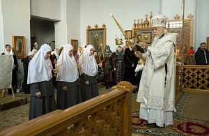 Епископ Пантелеимон в Марфо-Мариинской обители совершил чин посвящения в крестовые сестры трех насельниц монастыря