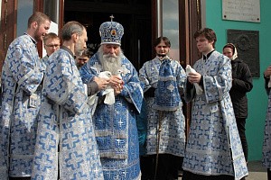 В праздник Благовещения епископ Феофилакт совершил Литургию в Богоявленском кафедральном соборе г. Москвы