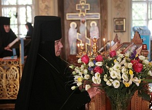 Настоятельницу Московского подворья Пюхтицкого монастыря поздравили с 19-летием возведения в игуменский сан