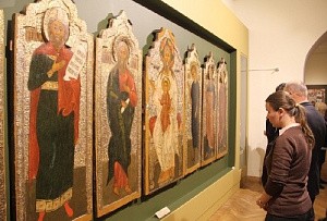 К юбилею монастырских храмов Новгородской епархии в Великом Новгороде открылась выставка 