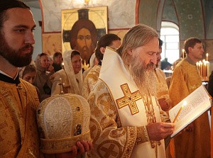Архиепископ Феогност возглавил престольный праздник  в Александро-Невском монастыре