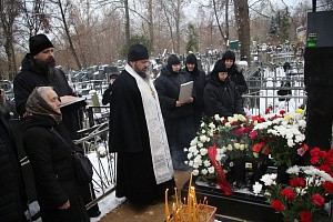Наместник Иосифо-Волоцкого монастыря отслужил панихиду на могиле митрополита Питирима