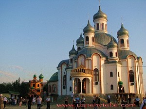 Предстоятель Украинской Православной Церкви совершил Литургию  в Аннинском монастыре на Буковине в день его престольного праздника 