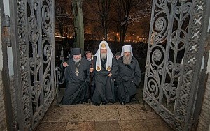 Святейший Патриарх Кирилл посетил Александро-Невскую лавру Санкт-Петербурга