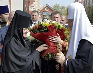 Патриарх Кирил совершил Литургию в Покровском монастыре в день 65-летия преставления блж. Матроны Московской